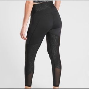 Athleta Stay Fly Reflective 7/8 Leggings